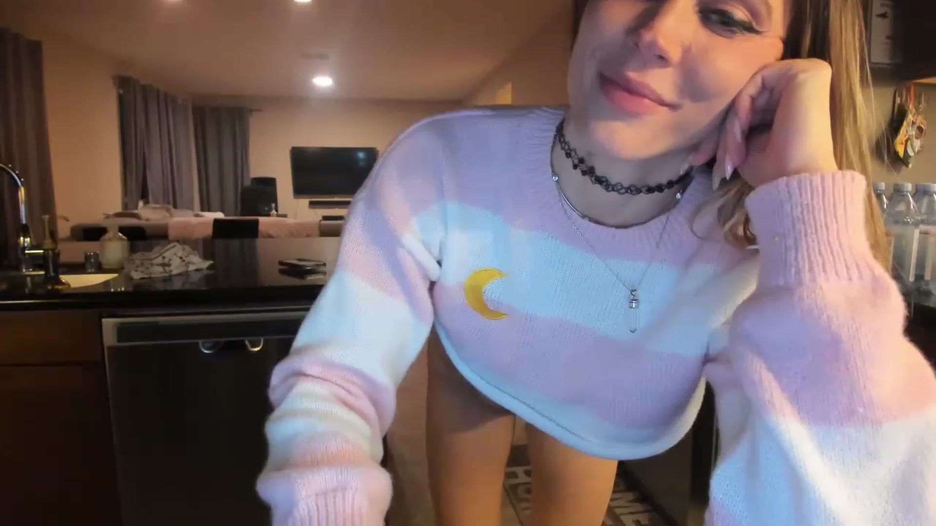 Gallery image thumbnail from CaliPassion's myfreecams stream on, 03/16/2023, 03:44 image 14 of 20