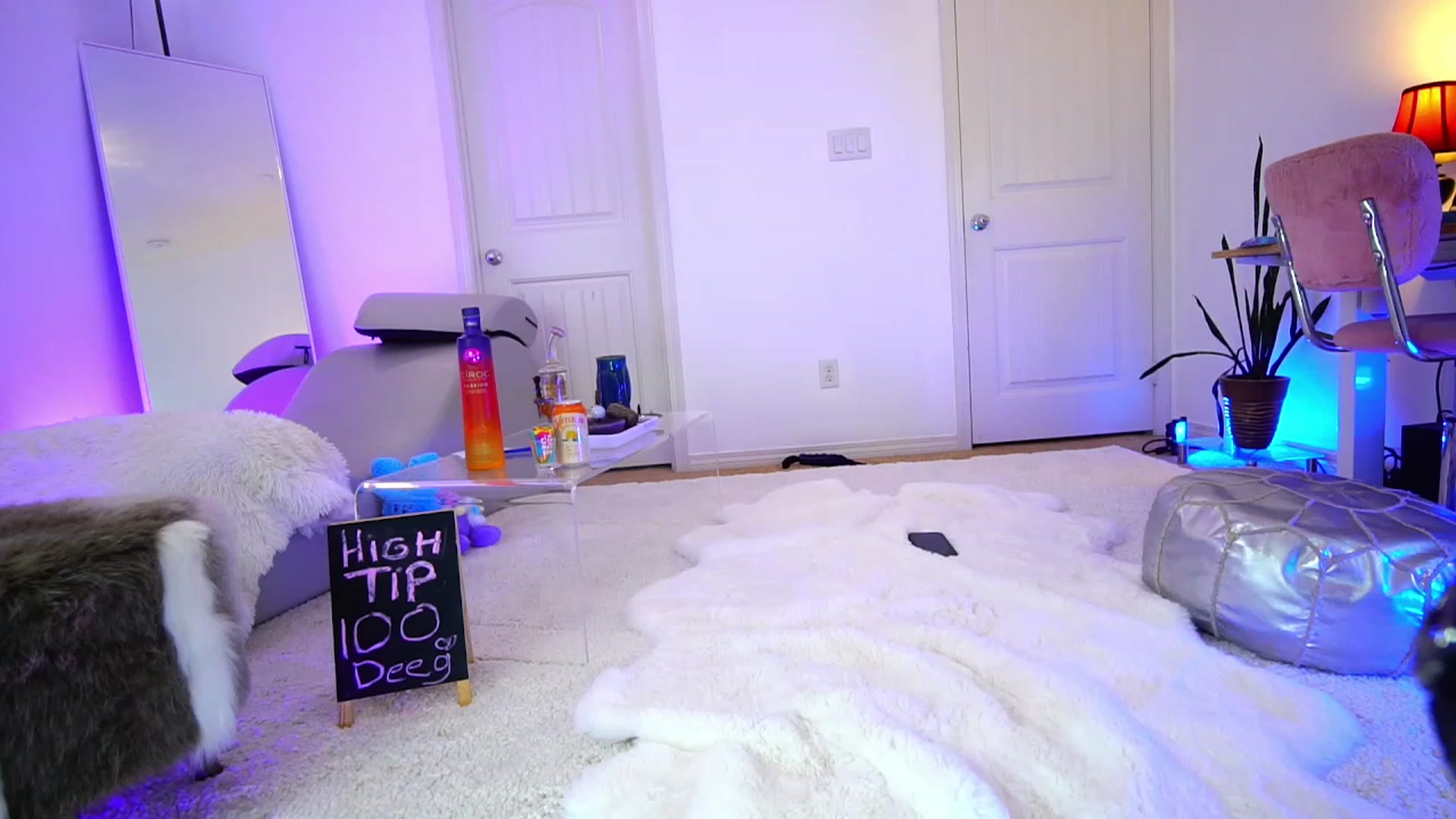Gallery image thumbnail from CaliPassion's myfreecams stream on, 03/23/2023, 02:52 image 1 of 20