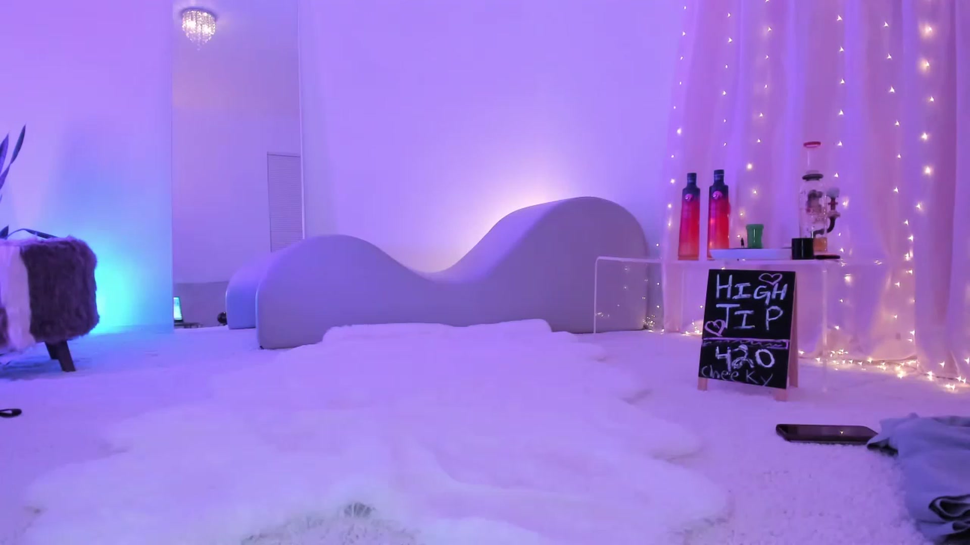 Gallery image thumbnail from CaliPassion's myfreecams stream on, 04/14/2023, 23:32 image 18 of 20