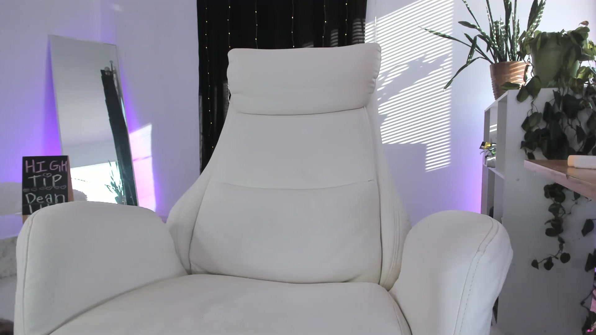 Gallery image thumbnail from CaliPassion's myfreecams stream on, 07/20/2023, 01:40 image 19 of 20
