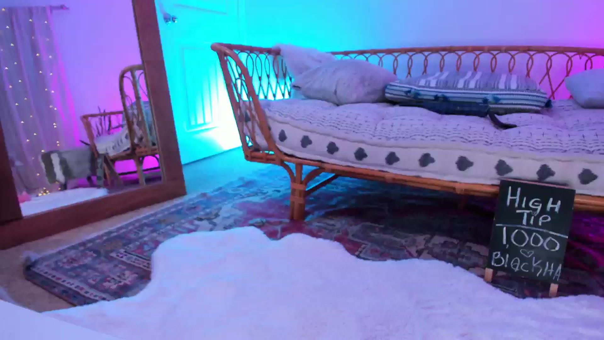 Gallery image thumbnail from CaliPassion's myfreecams stream on, 08/19/2023, 03:45 image 8 of 20