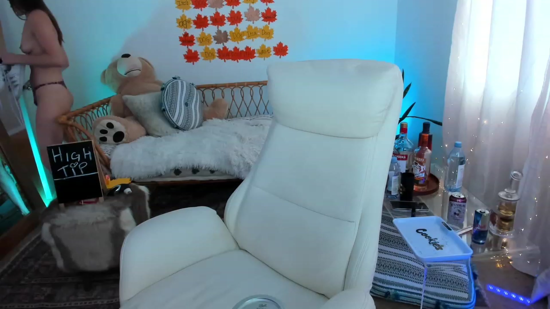 Gallery image thumbnail from CaliPassion's myfreecams stream on, 09/17/2023, 24:03 image 5 of 20