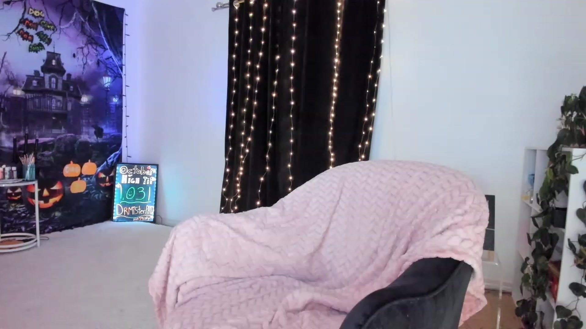 Gallery image thumbnail from CaliPassion's myfreecams stream on, 10/26/2023, 02:46 image 19 of 20
