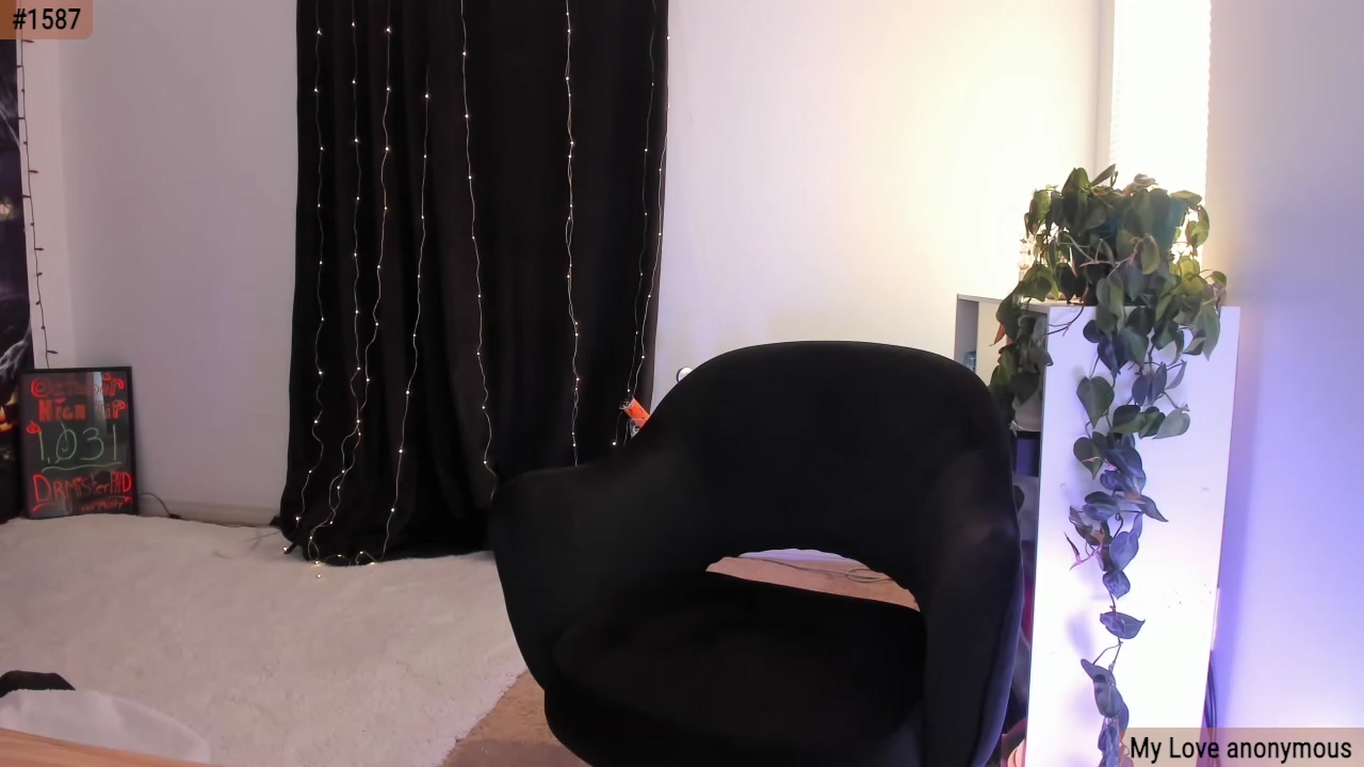 Gallery image thumbnail from CaliPassion's myfreecams stream on, 10/28/2023, 24:52 image 6 of 20