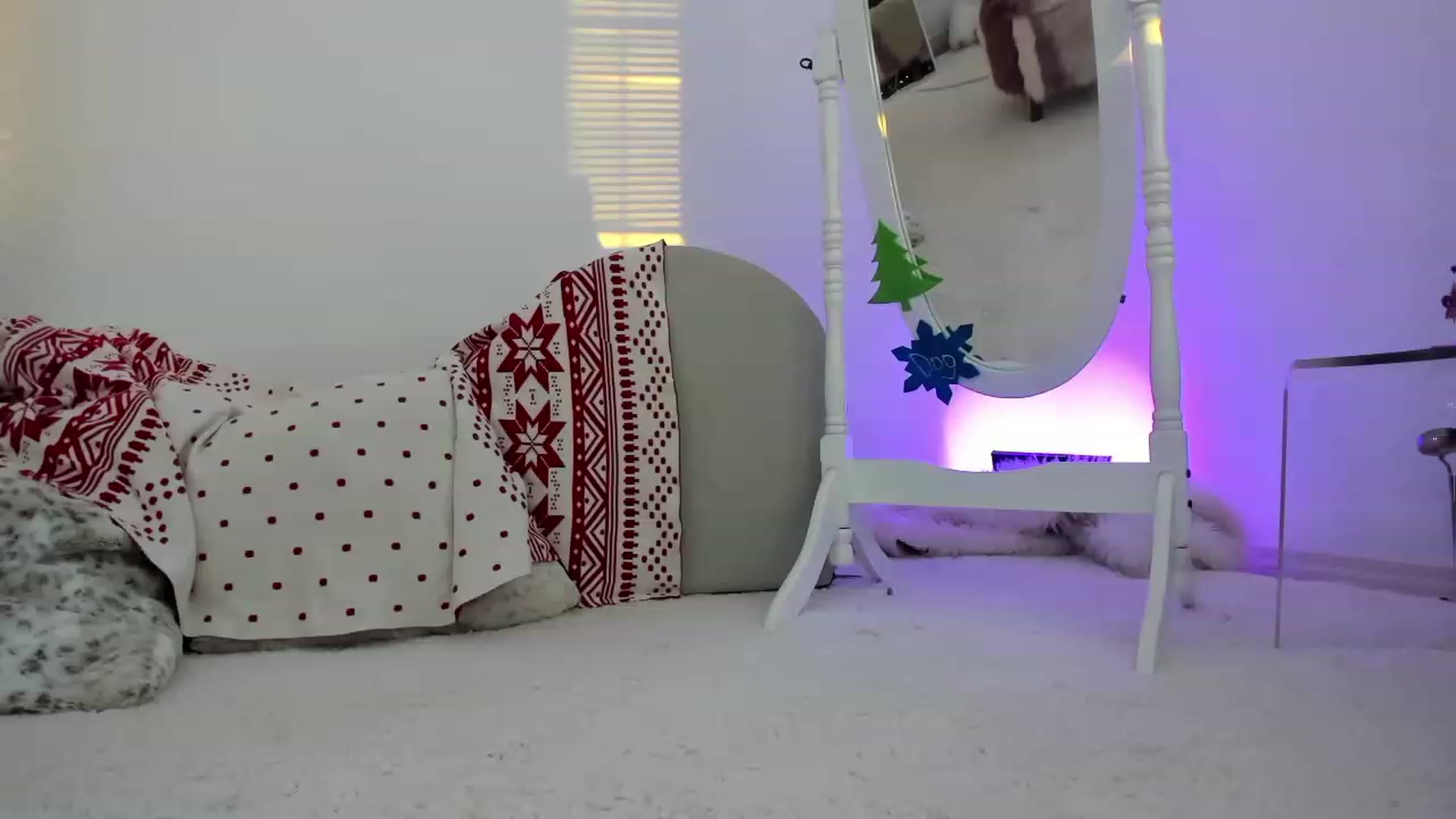 Gallery image thumbnail from CaliPassion's myfreecams stream on, 12/09/2023, 01:33 image 2 of 20