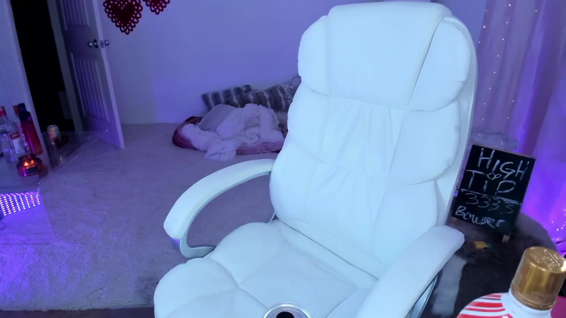Gallery image thumbnail from CaliPassion's myfreecams stream on, 02/22/2024, 07:10 image 9 of 20