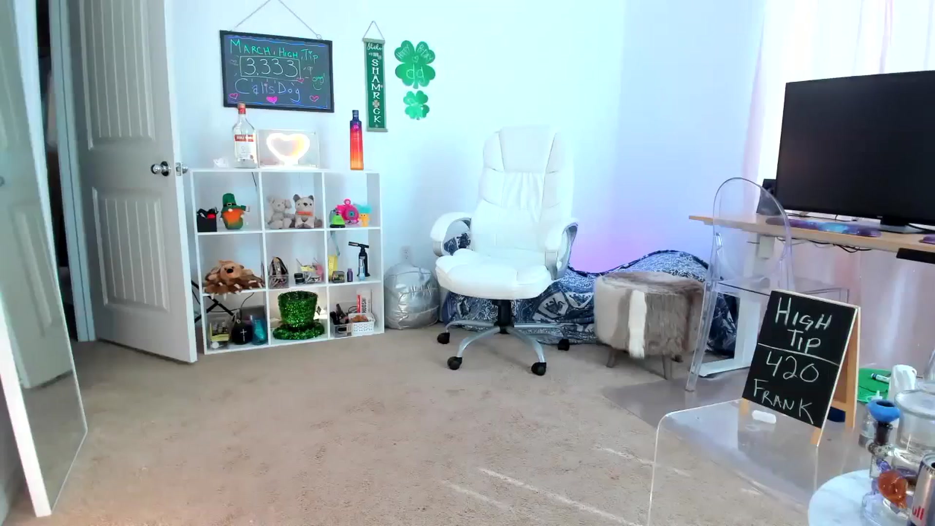 Gallery image thumbnail from CaliPassion's myfreecams stream on, 03/22/2024, 22:49 image 19 of 20