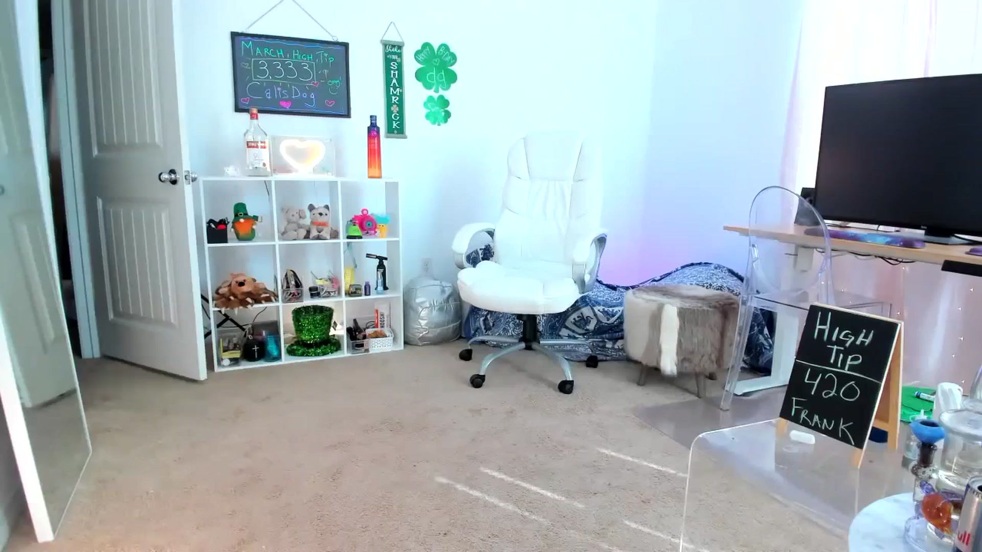 Gallery image thumbnail from CaliPassion's myfreecams stream on, 03/23/2024, 01:11 image 1 of 20