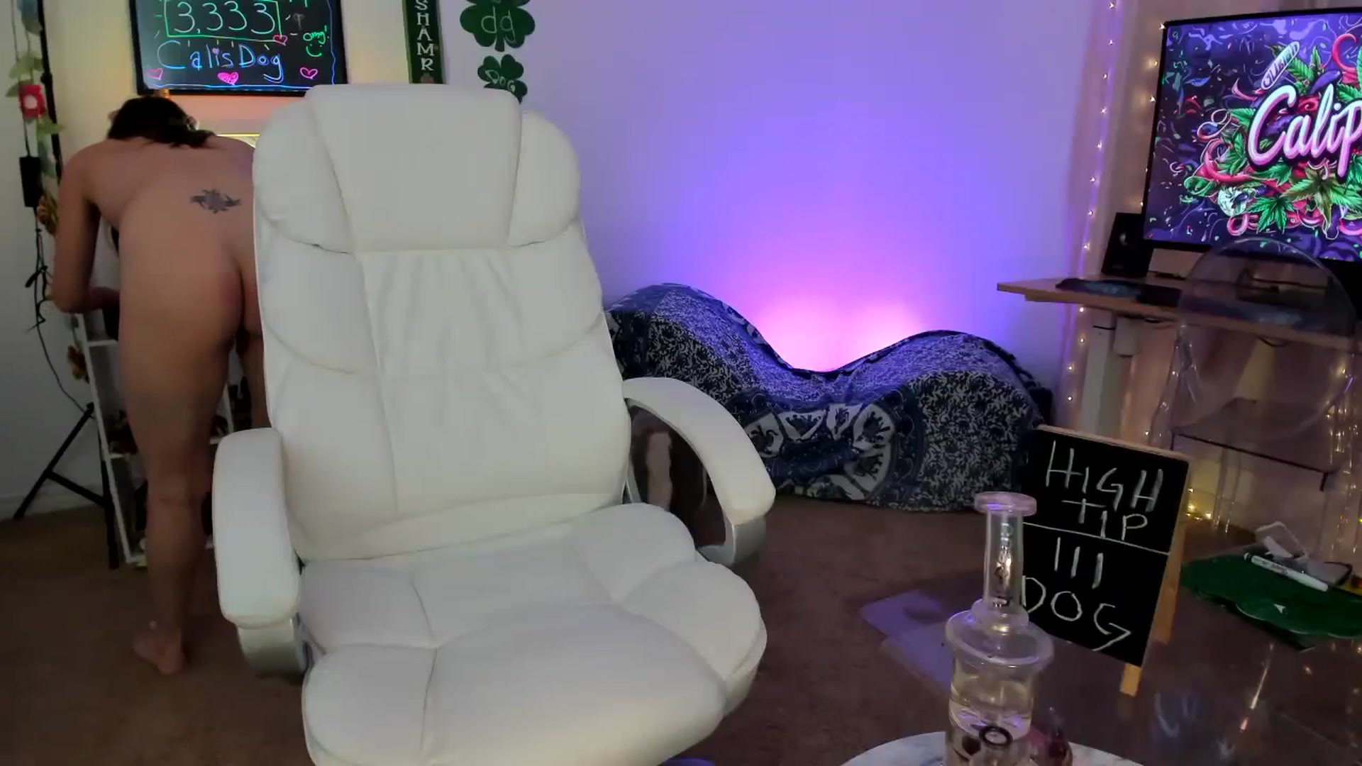 Gallery image thumbnail from CaliPassion's myfreecams stream on, 03/28/2024, 05:11 image 16 of 20