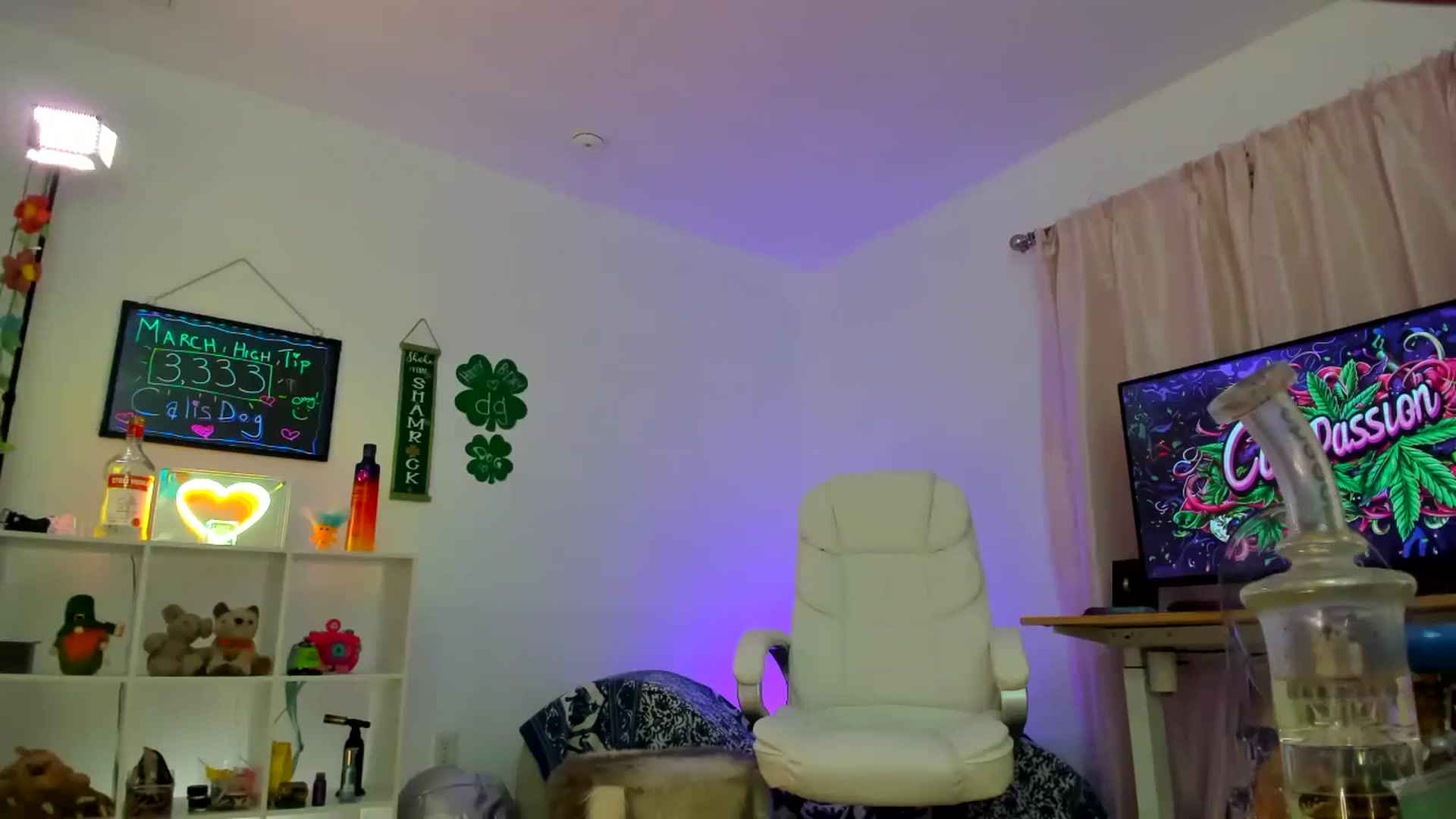 Gallery image thumbnail from CaliPassion's myfreecams stream on, 03/28/2024, 05:11 image 1 of 20