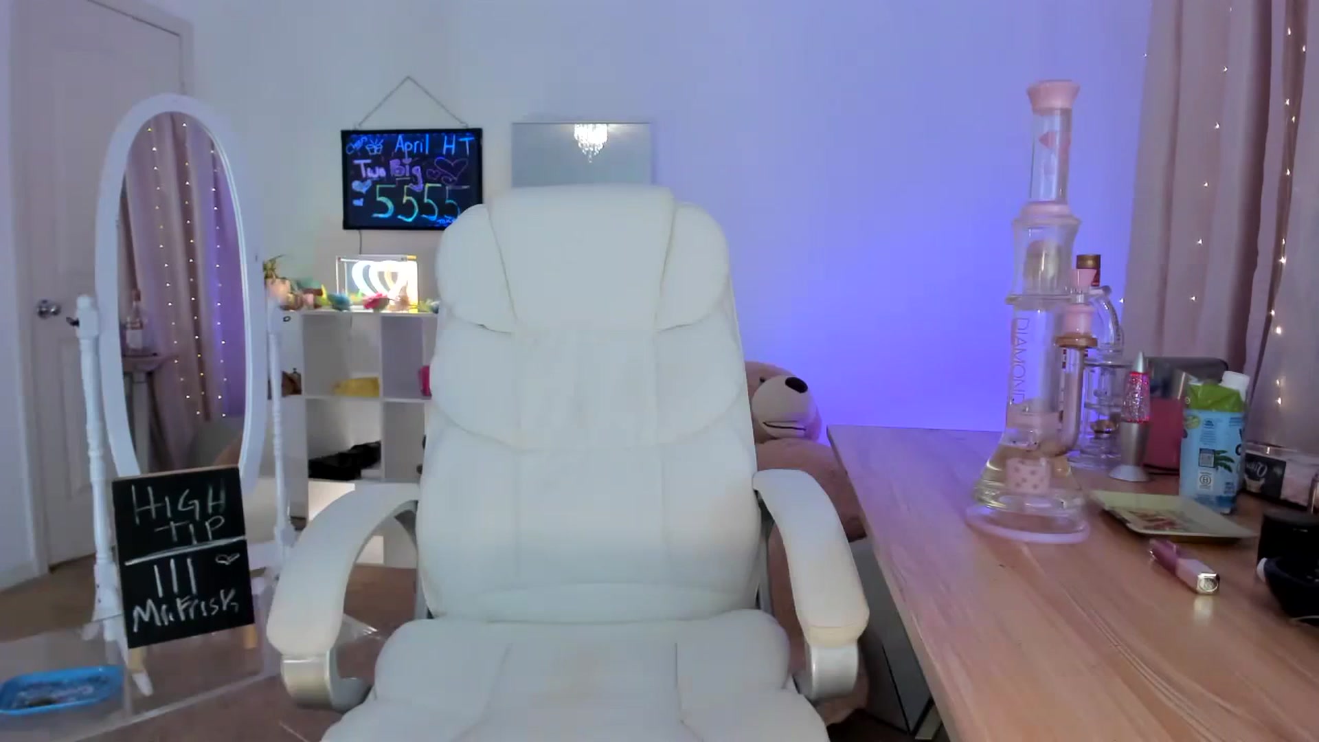 Gallery image thumbnail from CaliPassion's myfreecams stream on, 04/04/2024, 03:06 image 17 of 20