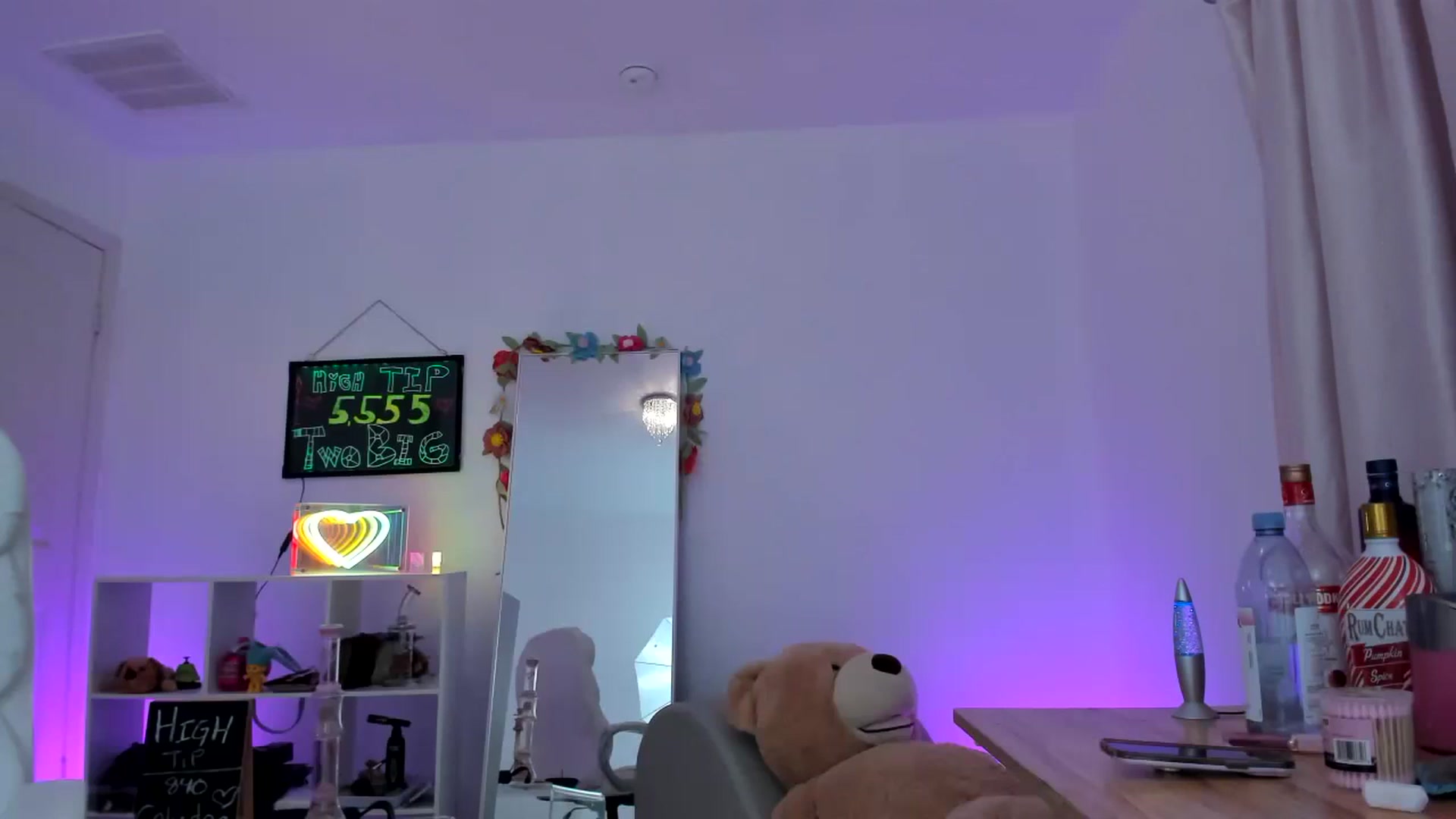Gallery image thumbnail from CaliPassion's myfreecams stream on, 04/12/2024, 03:52 image 20 of 20