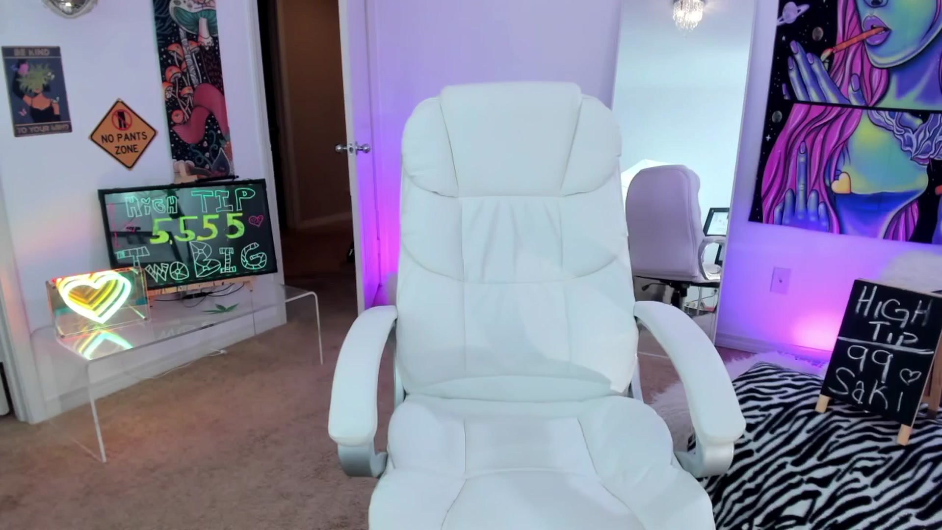 Gallery image thumbnail from CaliPassion's myfreecams stream on, 04/27/2024, 02:56 image 6 of 20