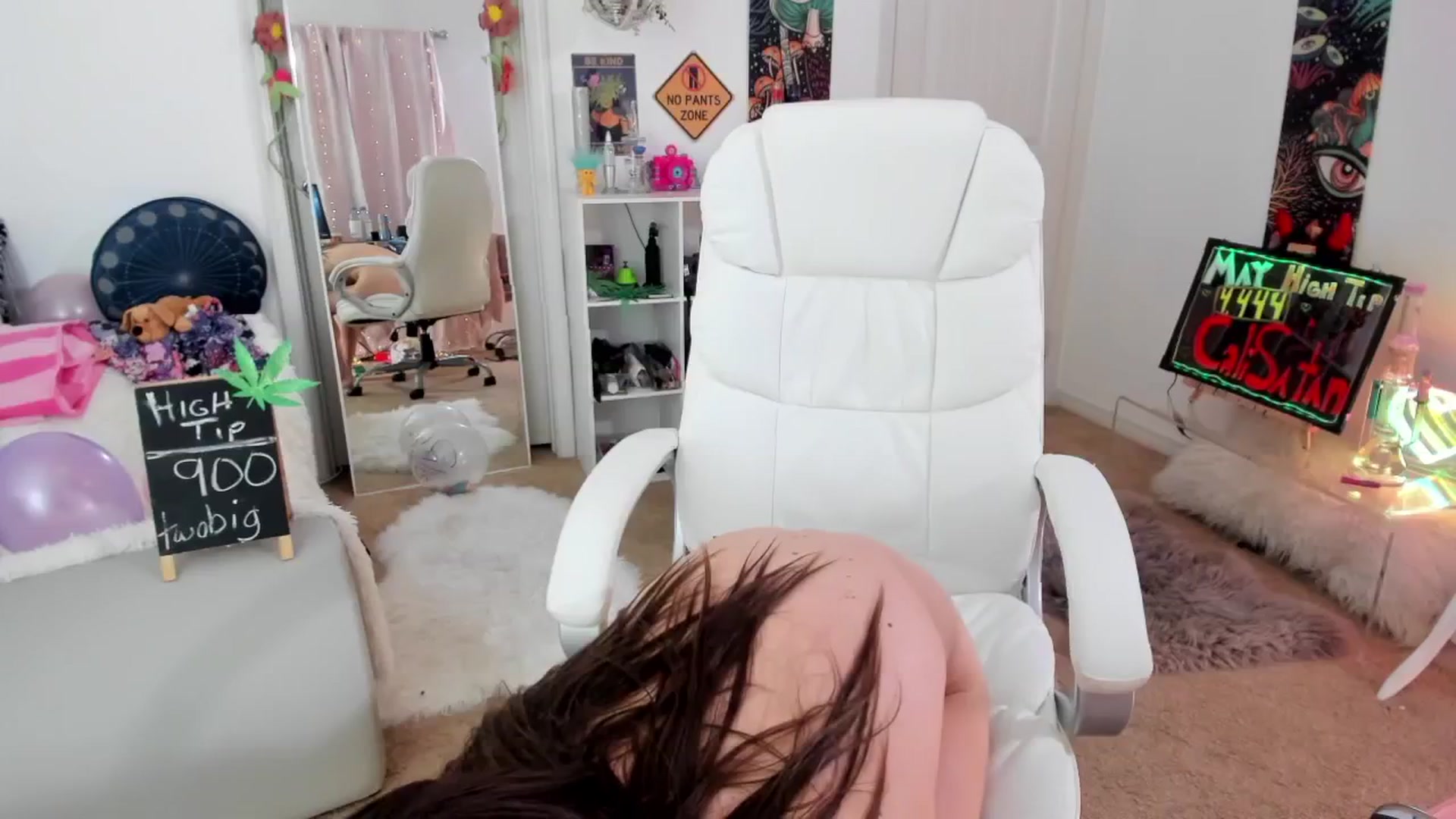 Gallery image thumbnail from CaliPassion's myfreecams stream on, 05/10/2024, 04:13 image 14 of 20