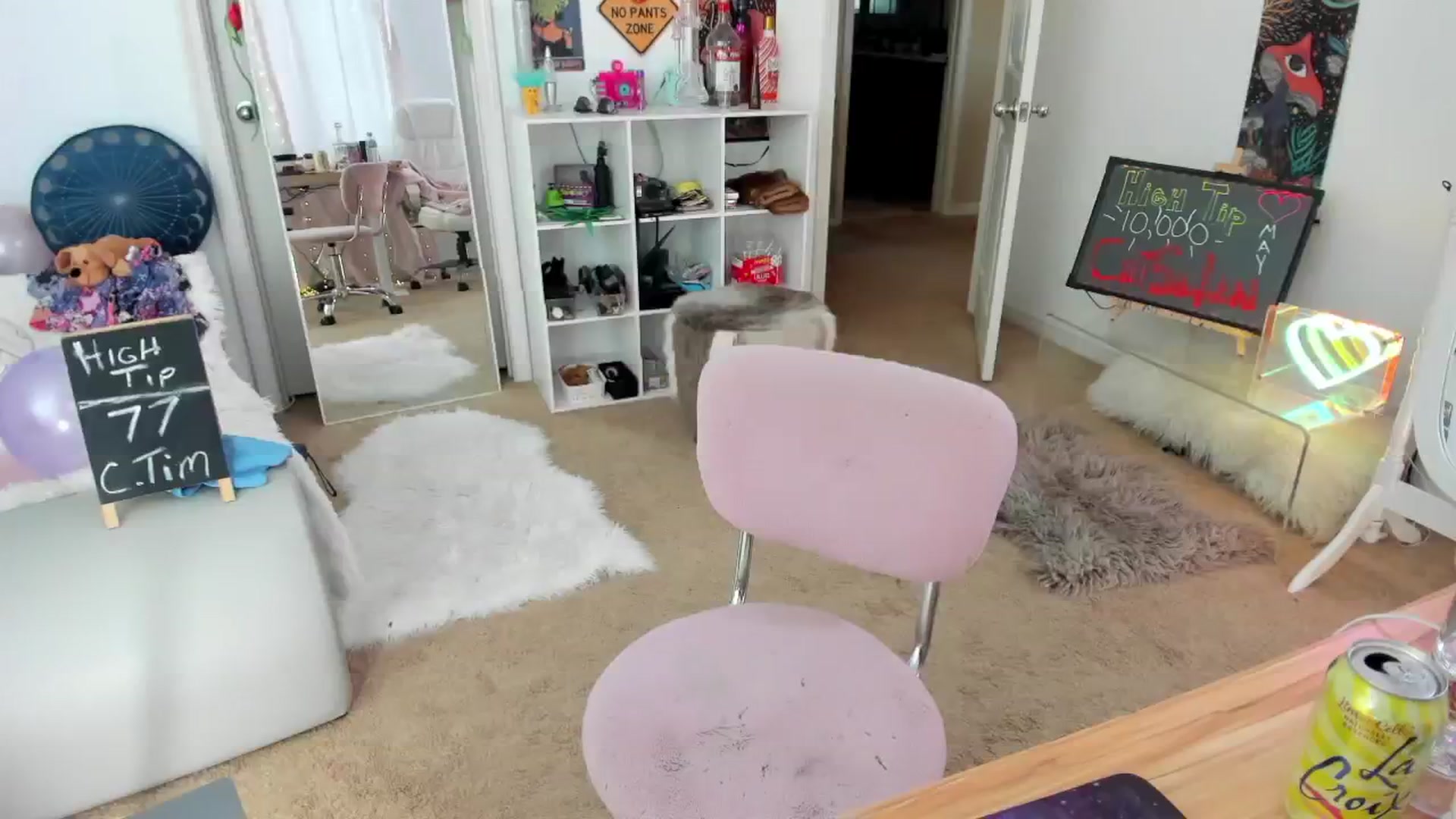 Gallery image thumbnail from CaliPassion's myfreecams stream on, 05/14/2024, 01:44 image 17 of 20
