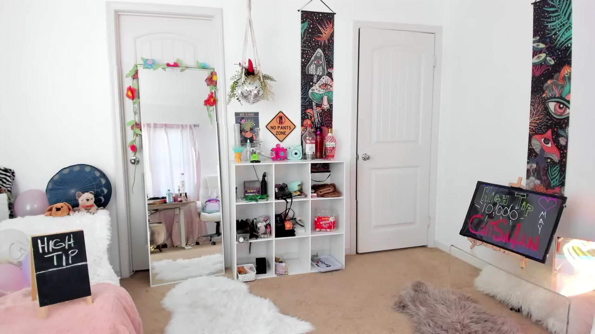 Gallery image thumbnail from CaliPassion's myfreecams stream on, 05/18/2024, 02:24 image 1 of 20