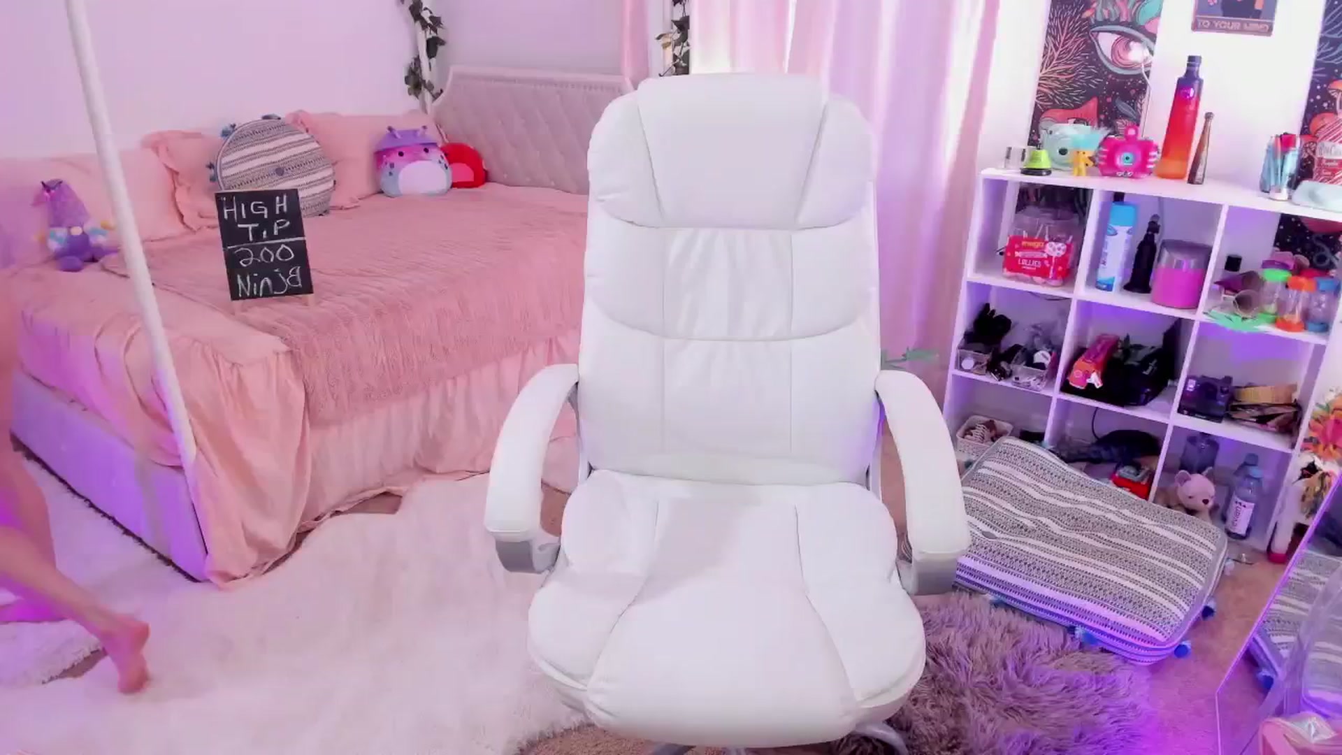Gallery image thumbnail from CaliPassion's myfreecams stream on, 07/10/2024, 01:35 image 15 of 20