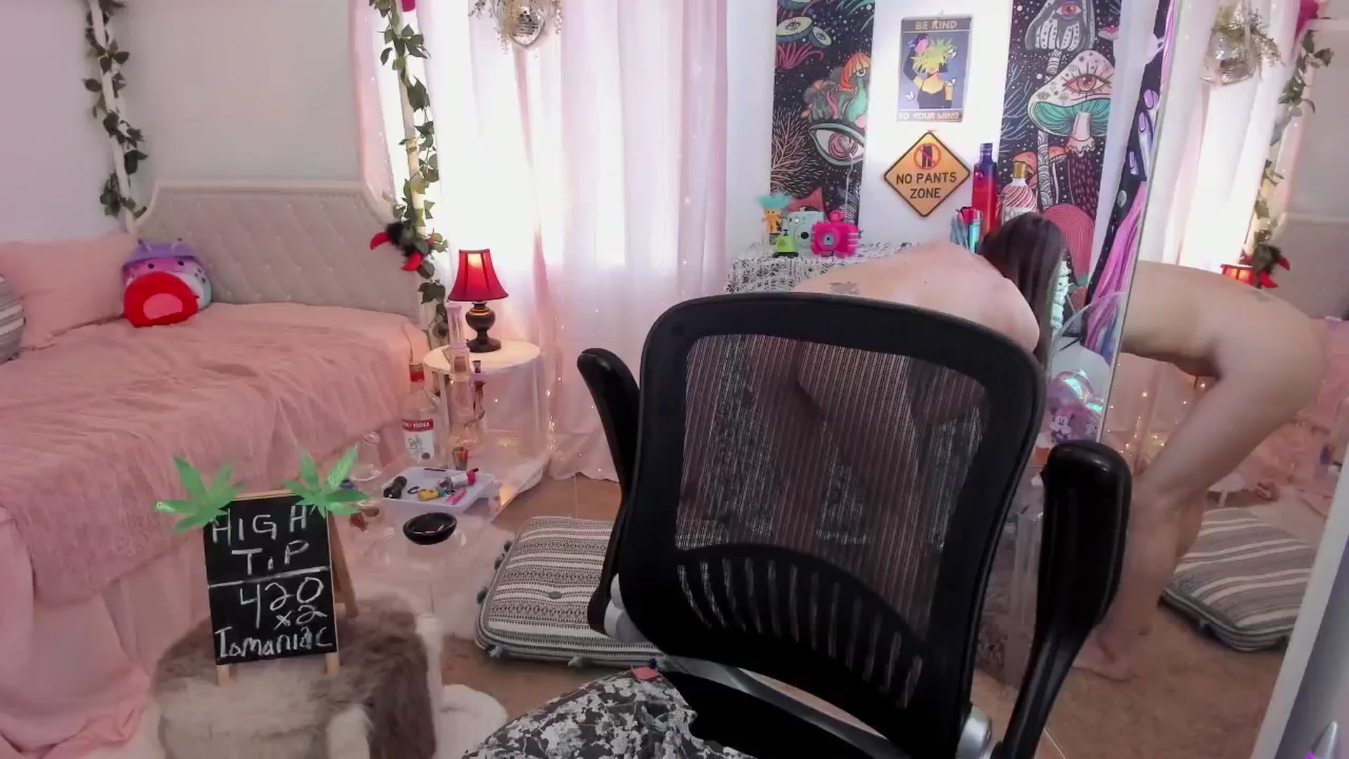 Gallery image thumbnail from CaliPassion's myfreecams stream on, 07/10/2024, 21:48 image 19 of 20