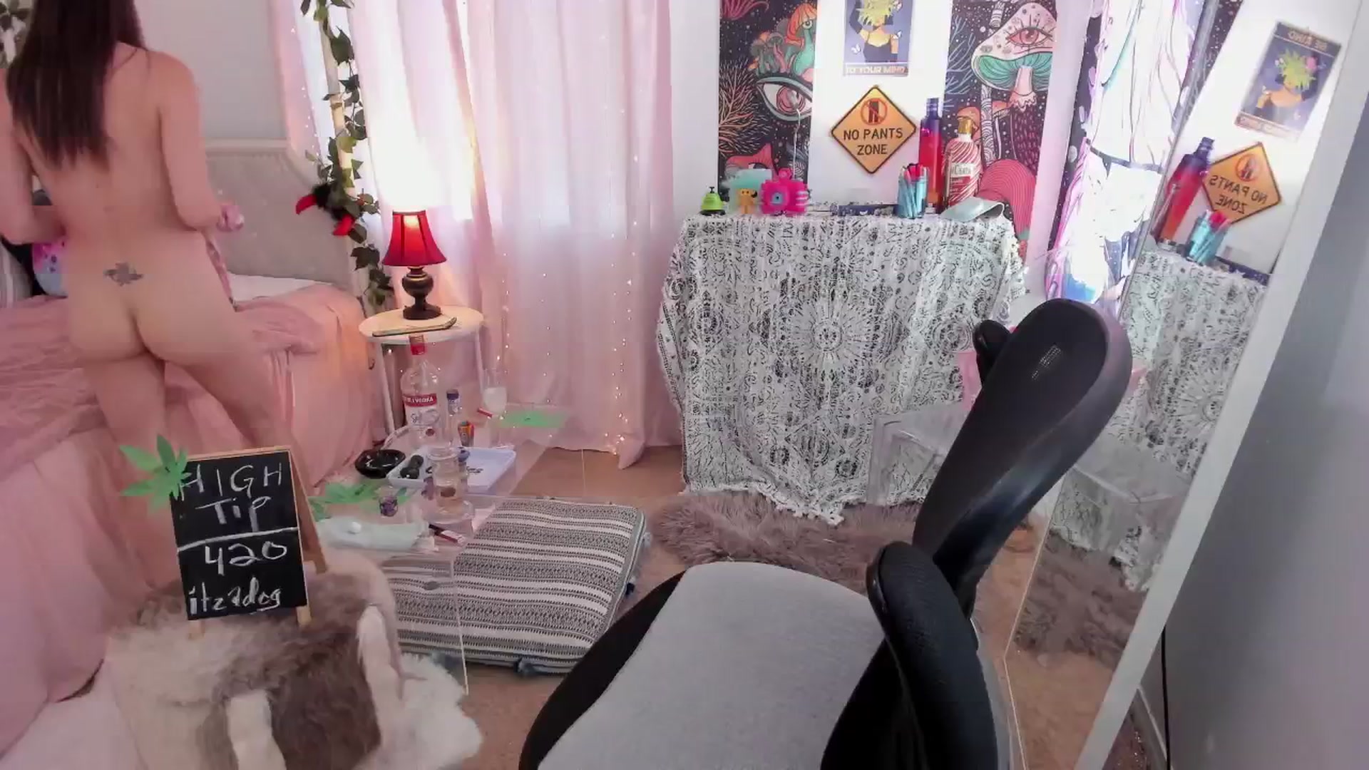 Gallery image thumbnail from CaliPassion's myfreecams stream on, 07/12/2024, 24:08 image 14 of 20