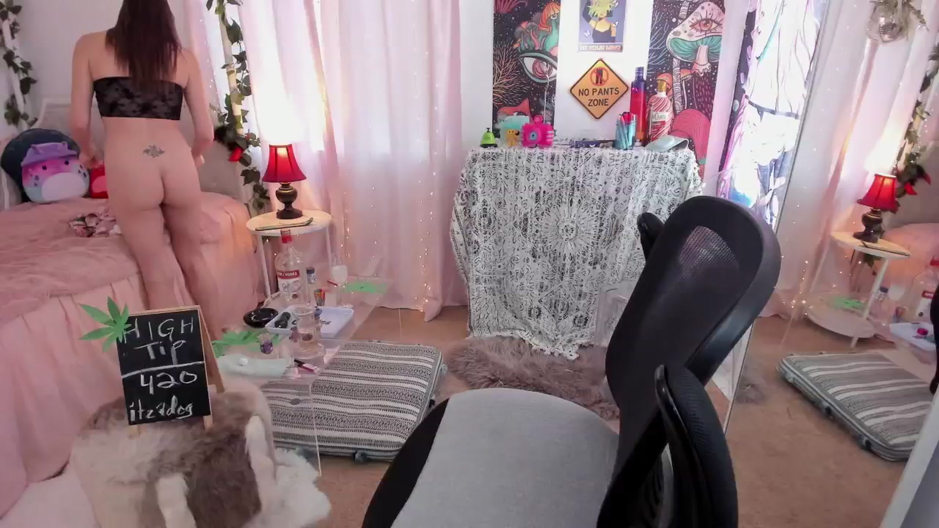 Gallery image thumbnail from CaliPassion's myfreecams stream on, 07/12/2024, 24:08 image 12 of 20