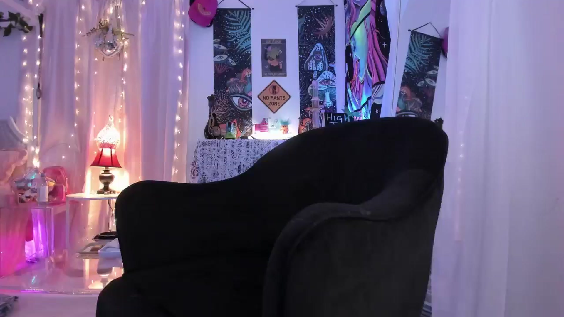 Gallery image thumbnail from CaliPassion's myfreecams stream on, 07/16/2024, 04:06 image 19 of 20