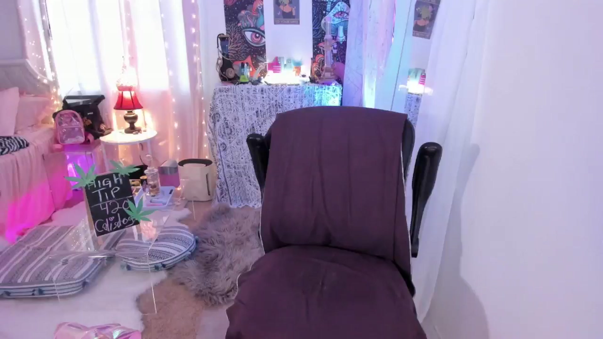 Gallery image thumbnail from CaliPassion's myfreecams stream on, 07/17/2024, 03:29 image 13 of 20