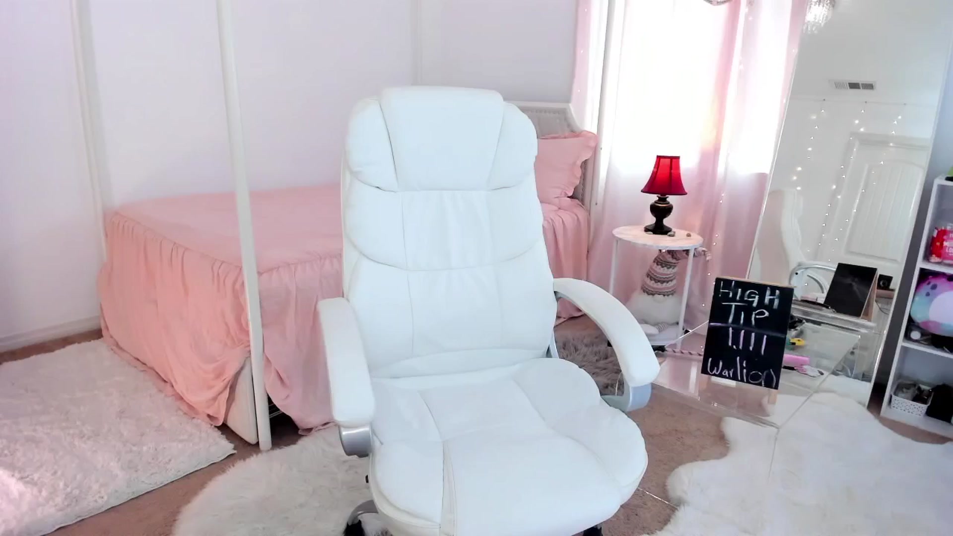 Gallery image thumbnail from CaliPassion's myfreecams stream on, 08/06/2024, 21:29 image 3 of 20