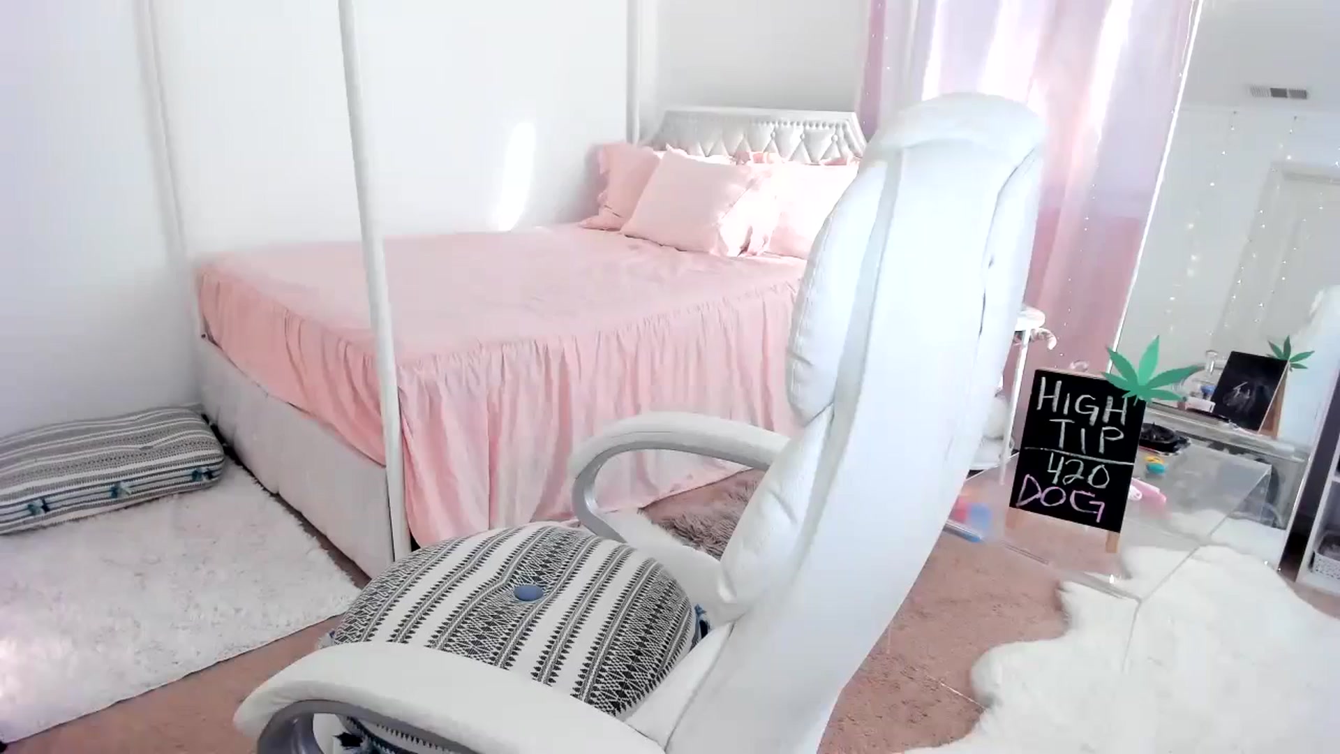 Gallery image thumbnail from CaliPassion's myfreecams stream on, 08/07/2024, 01:41 image 18 of 20