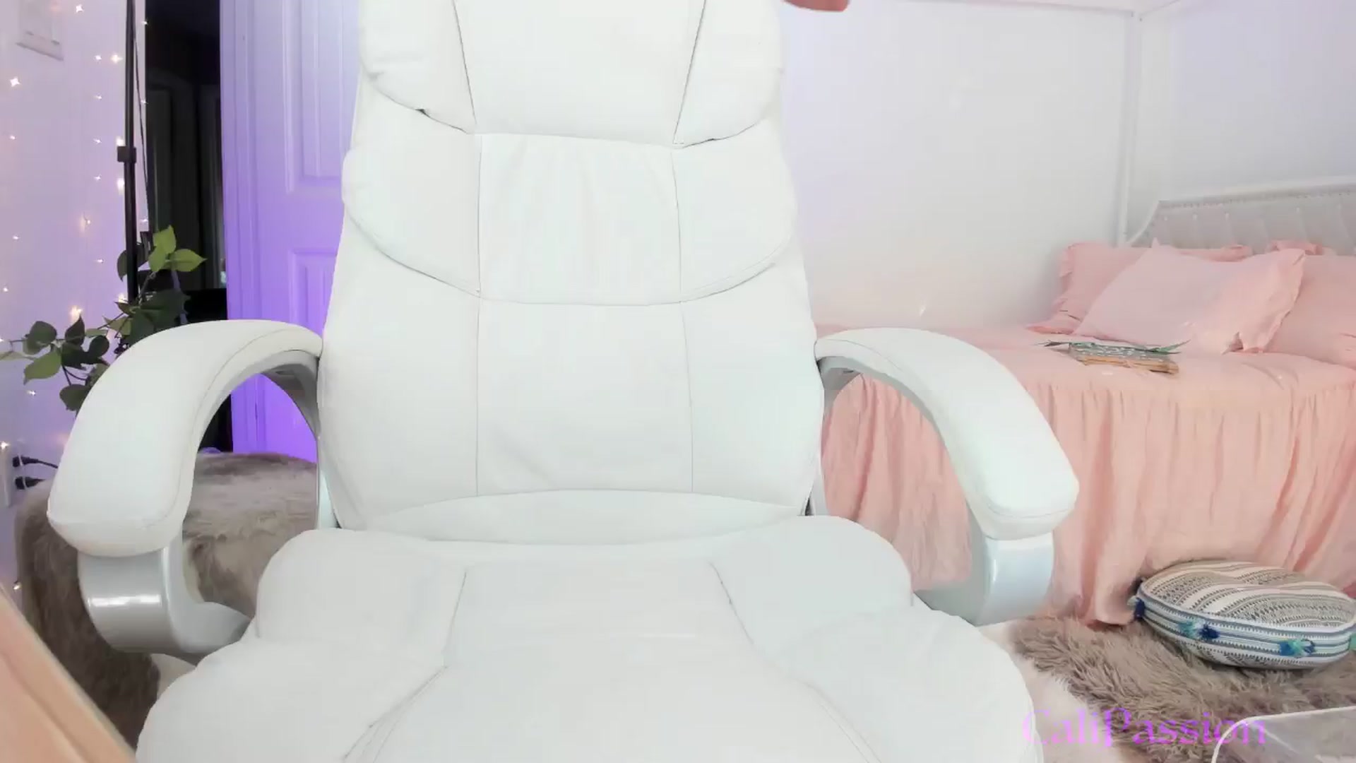 Gallery image thumbnail from CaliPassion's myfreecams stream on, 08/09/2024, 02:37 image 15 of 20