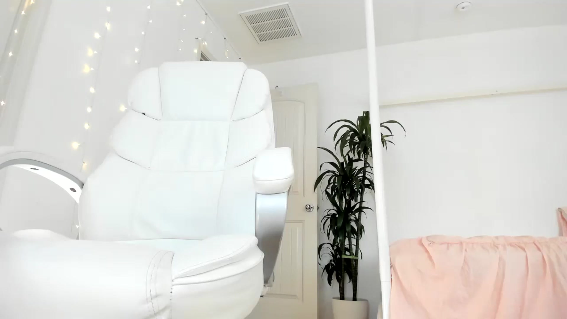 Gallery image thumbnail from CaliPassion's myfreecams stream on, 08/17/2024, 02:14 image 7 of 20