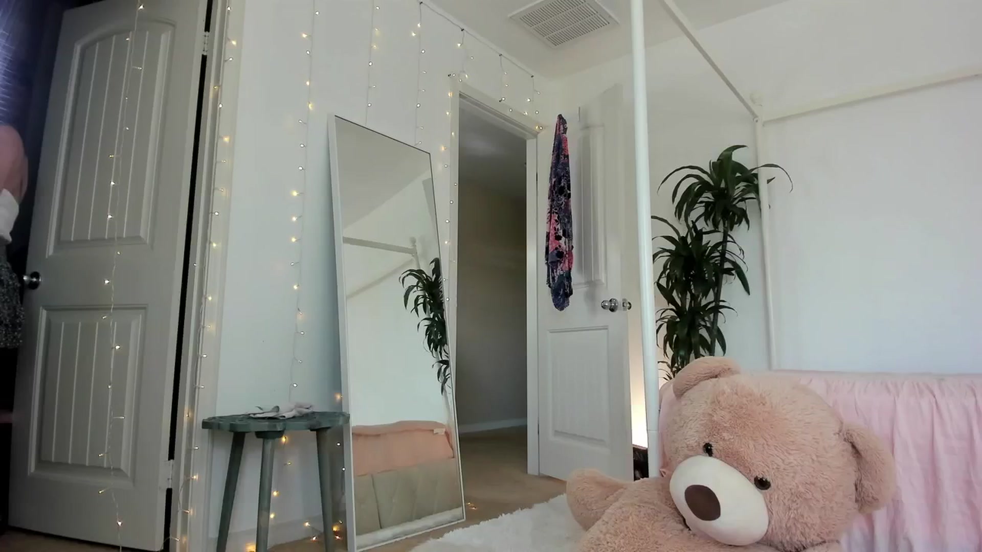 Gallery image thumbnail from CaliPassion's myfreecams stream on, 08/24/2024, 22:00 image 11 of 20