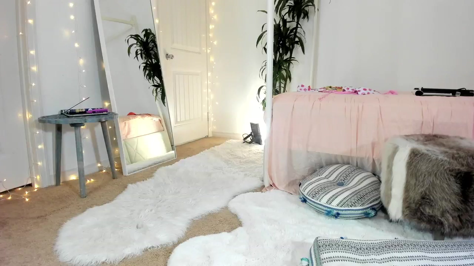 Gallery image thumbnail from CaliPassion's myfreecams stream on, 08/27/2024, 03:56 image 10 of 20