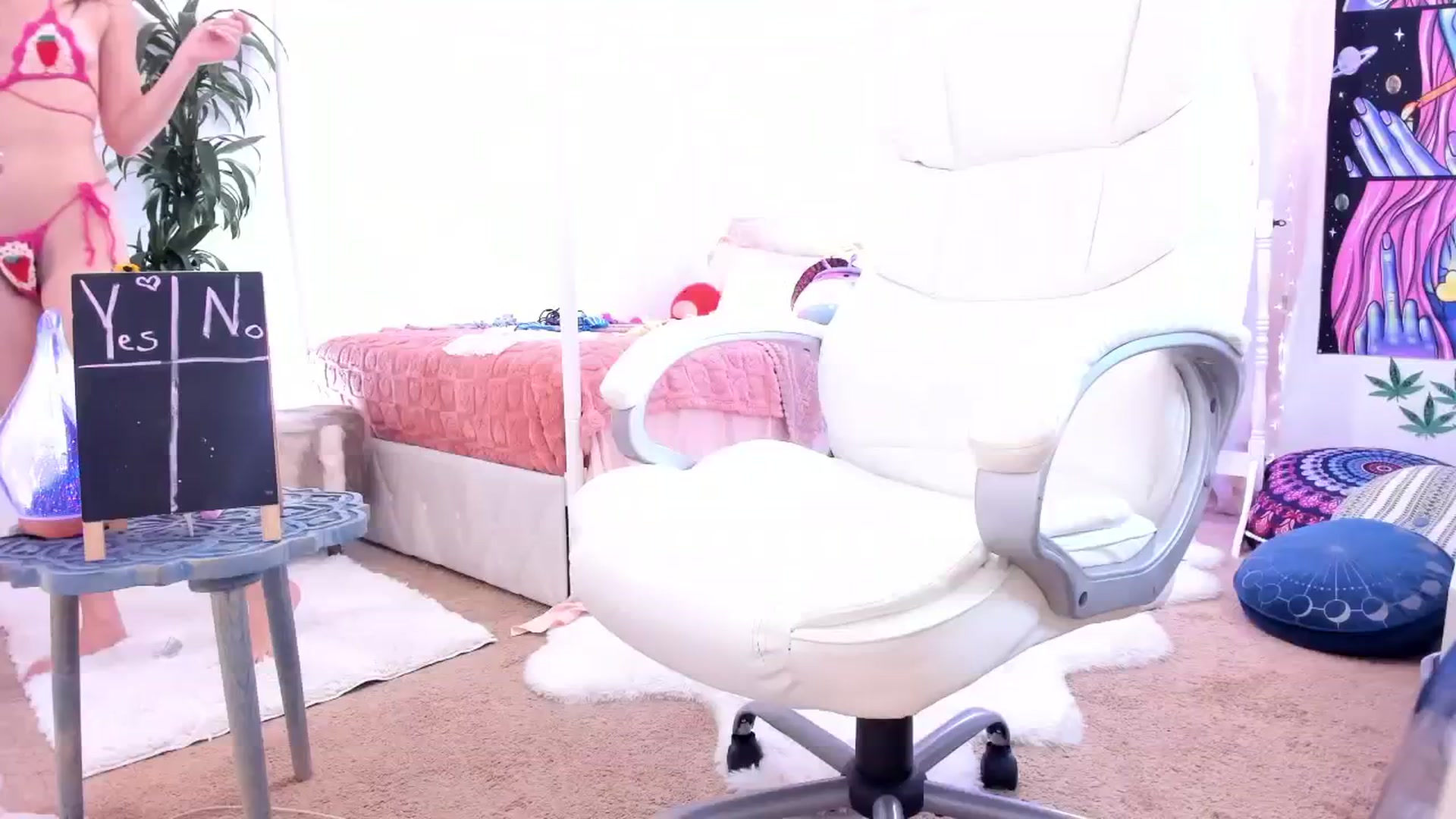 Gallery image thumbnail from CaliPassion's myfreecams stream on, 09/25/2024, 02:28 image 5 of 20