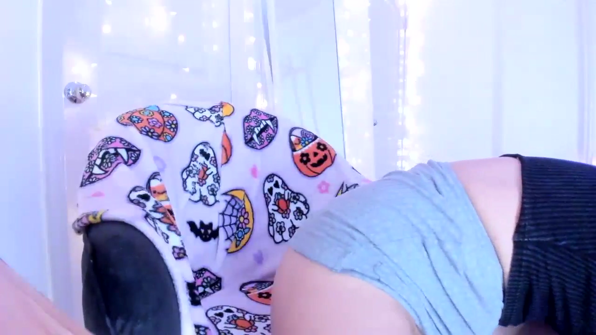 Gallery image thumbnail from CaliPassion's myfreecams stream on, 10/22/2024, 03:10 image 2 of 20