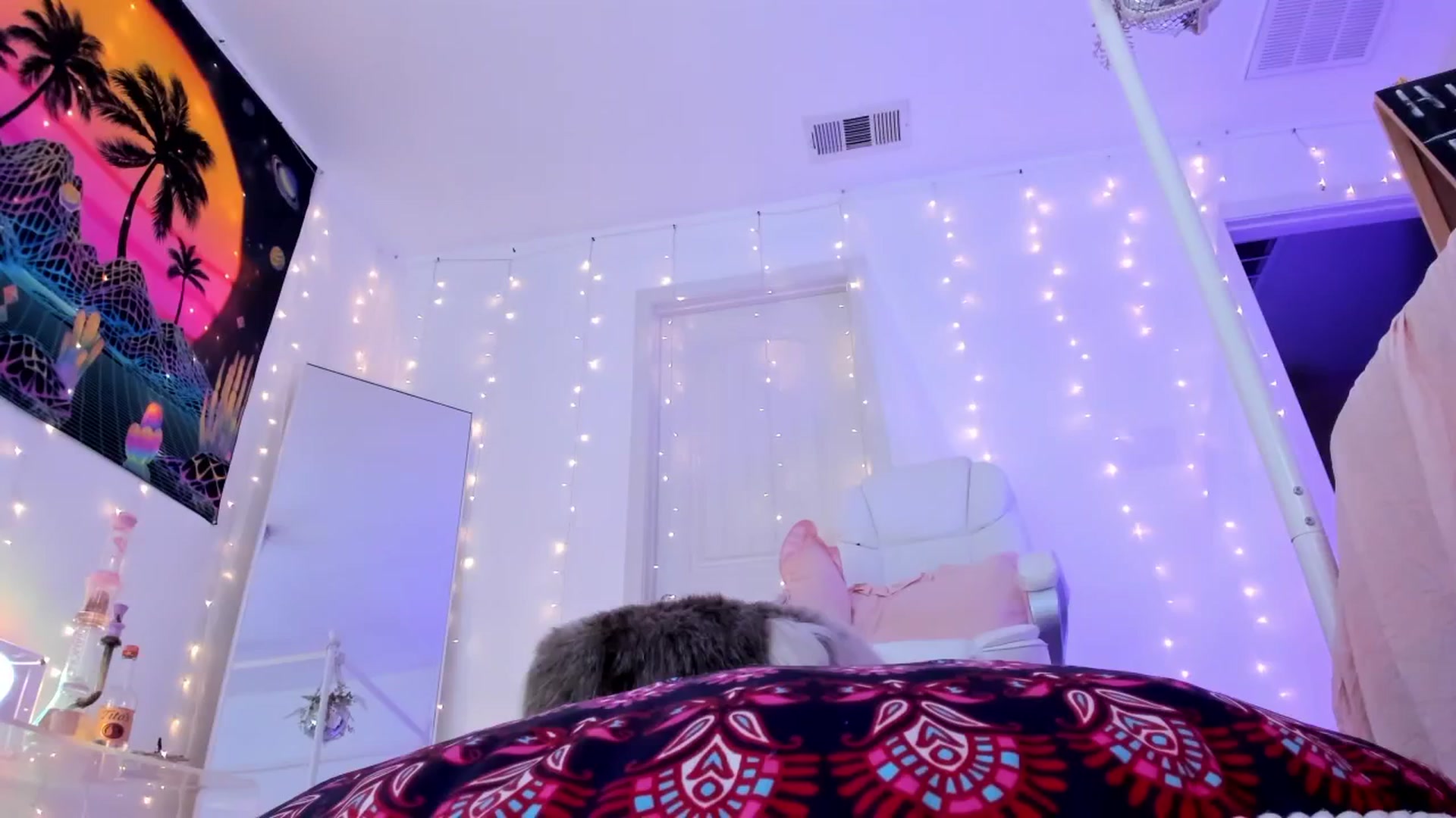 Gallery image thumbnail from CaliPassion's myfreecams stream on, 11/22/2024, 03:50 image 10 of 20