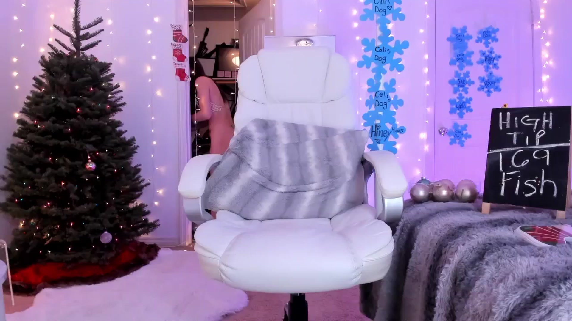 Gallery image thumbnail from CaliPassion's myfreecams stream on, 12/18/2024, 06:03 image 6 of 20
