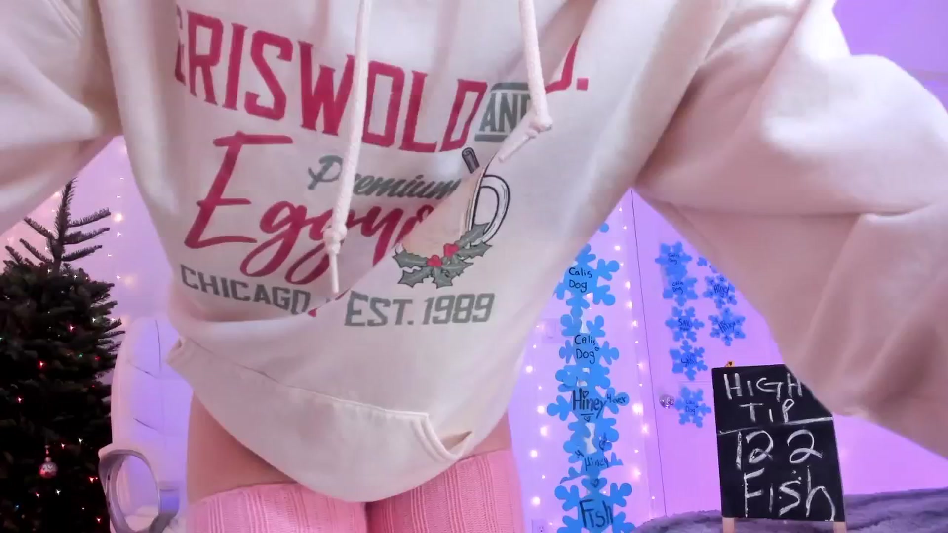 Gallery image thumbnail from CaliPassion's myfreecams stream on, 12/19/2024, 05:30 image 6 of 20