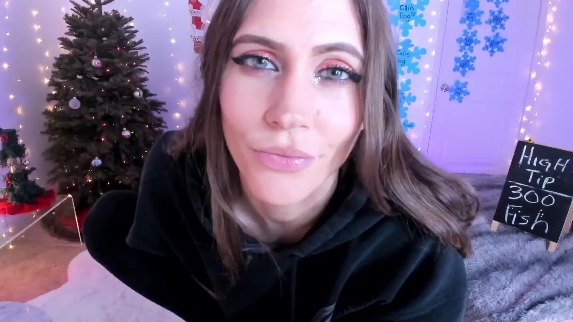 Gallery image thumbnail from CaliPassion's myfreecams stream on, 12/28/2024, 05:49 image 13 of 20
