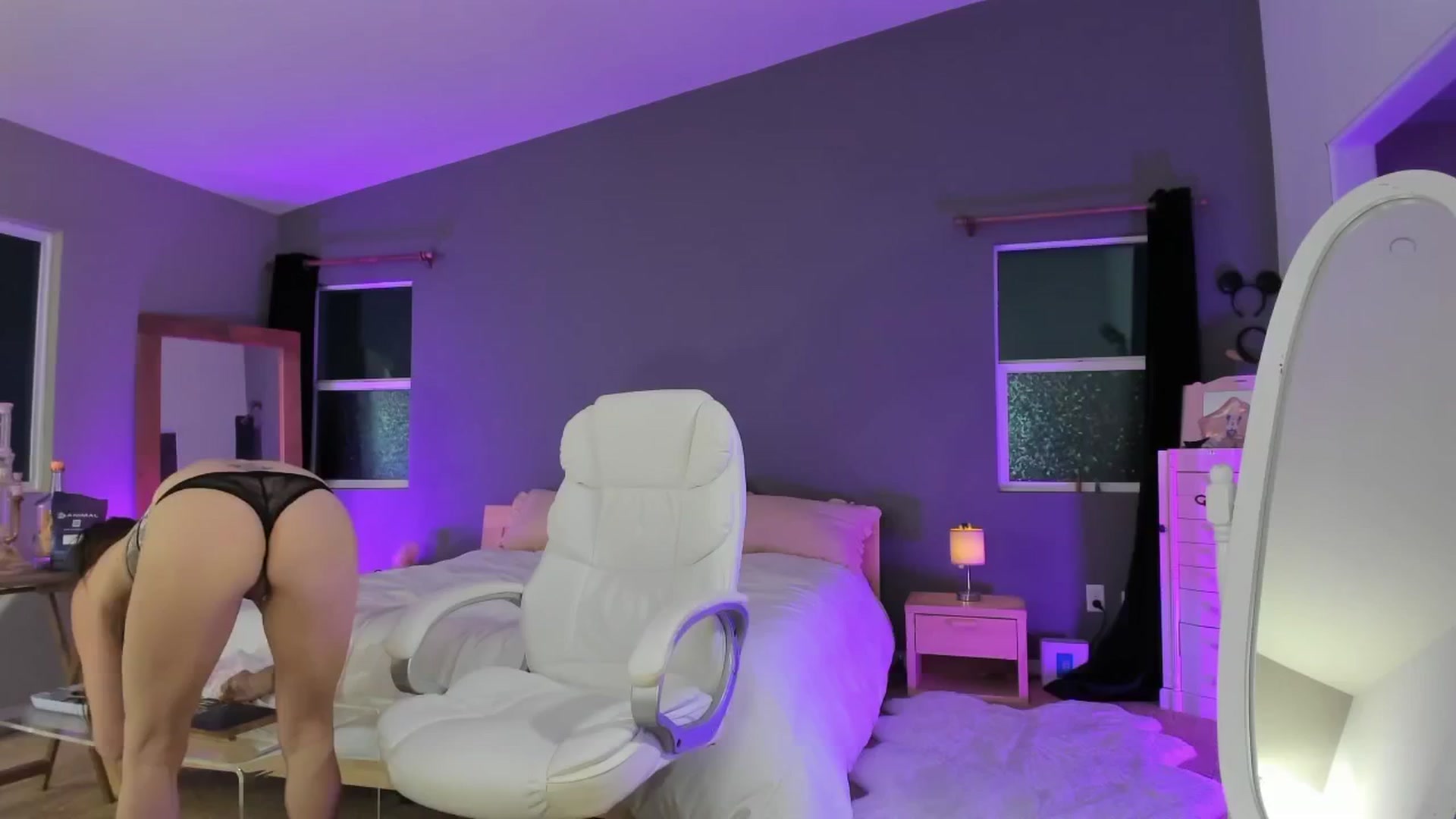 Gallery image thumbnail from CaliPassion's myfreecams stream on, 03/18/2025, 04:32 image 4 of 20