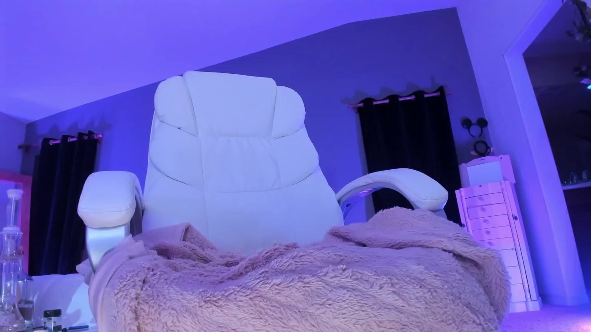 Gallery image thumbnail from CaliPassion's myfreecams stream on, 03/29/2025, 04:36 image 18 of 20