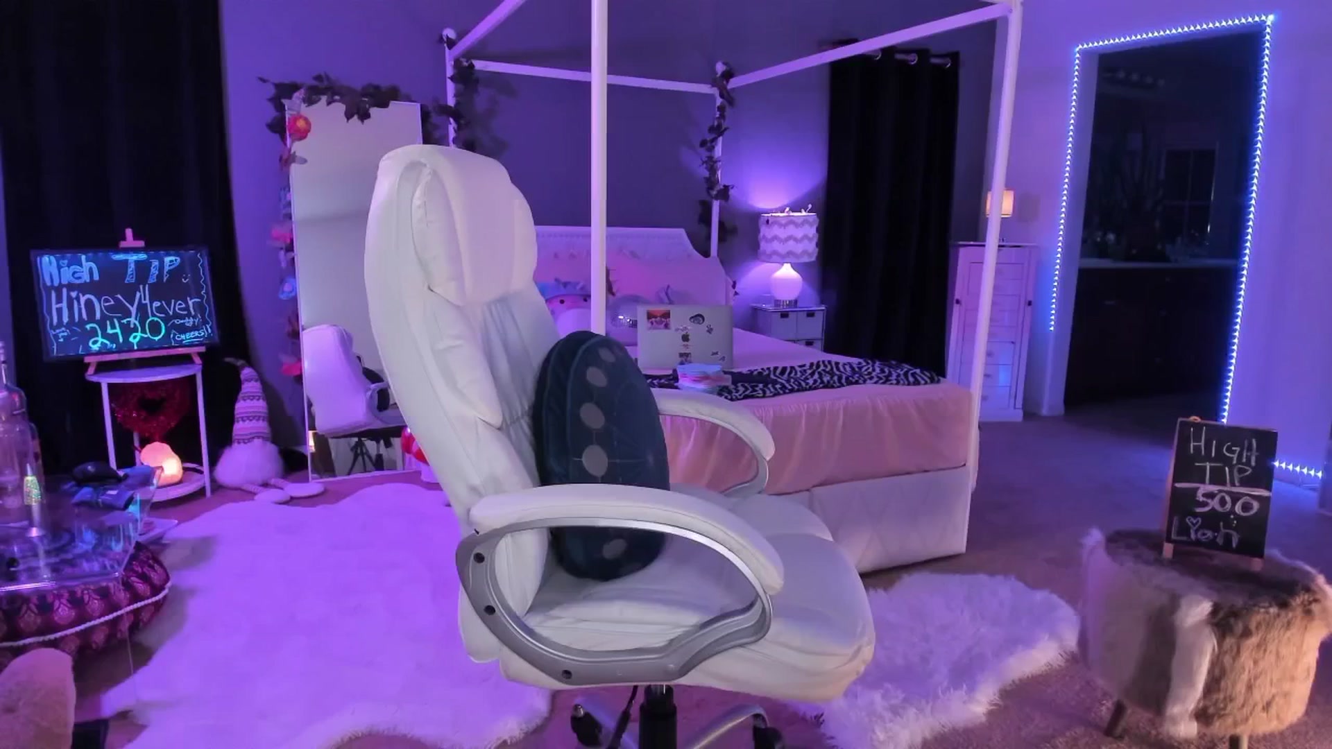 Gallery image thumbnail from CaliPassion's myfreecams stream on, 04/08/2025, 04:01 image 9 of 20