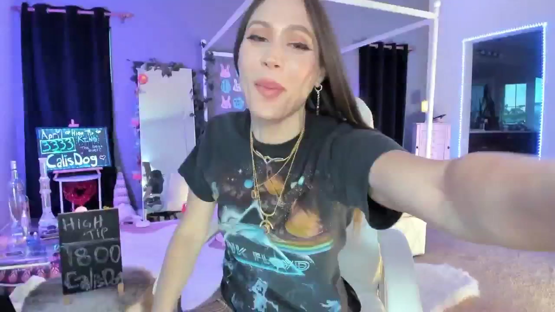 Gallery image thumbnail from CaliPassion's myfreecams stream on, 04/15/2025, 03:13 image 1 of 20