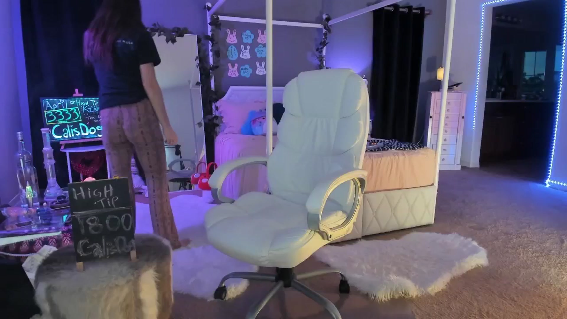 Gallery image thumbnail from CaliPassion's myfreecams stream on, 04/15/2025, 03:13 image 5 of 20
