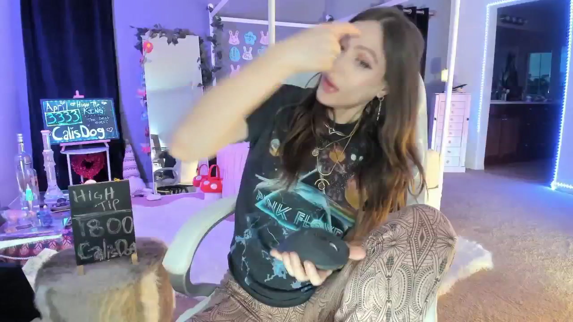Gallery image thumbnail from CaliPassion's myfreecams stream on, 04/15/2025, 03:13 image 7 of 20