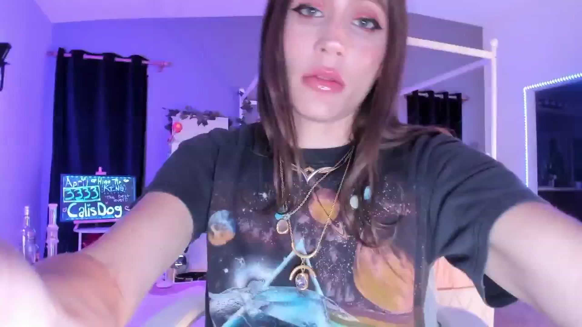 Gallery image thumbnail from CaliPassion's myfreecams stream on, 04/15/2025, 03:13 image 17 of 20