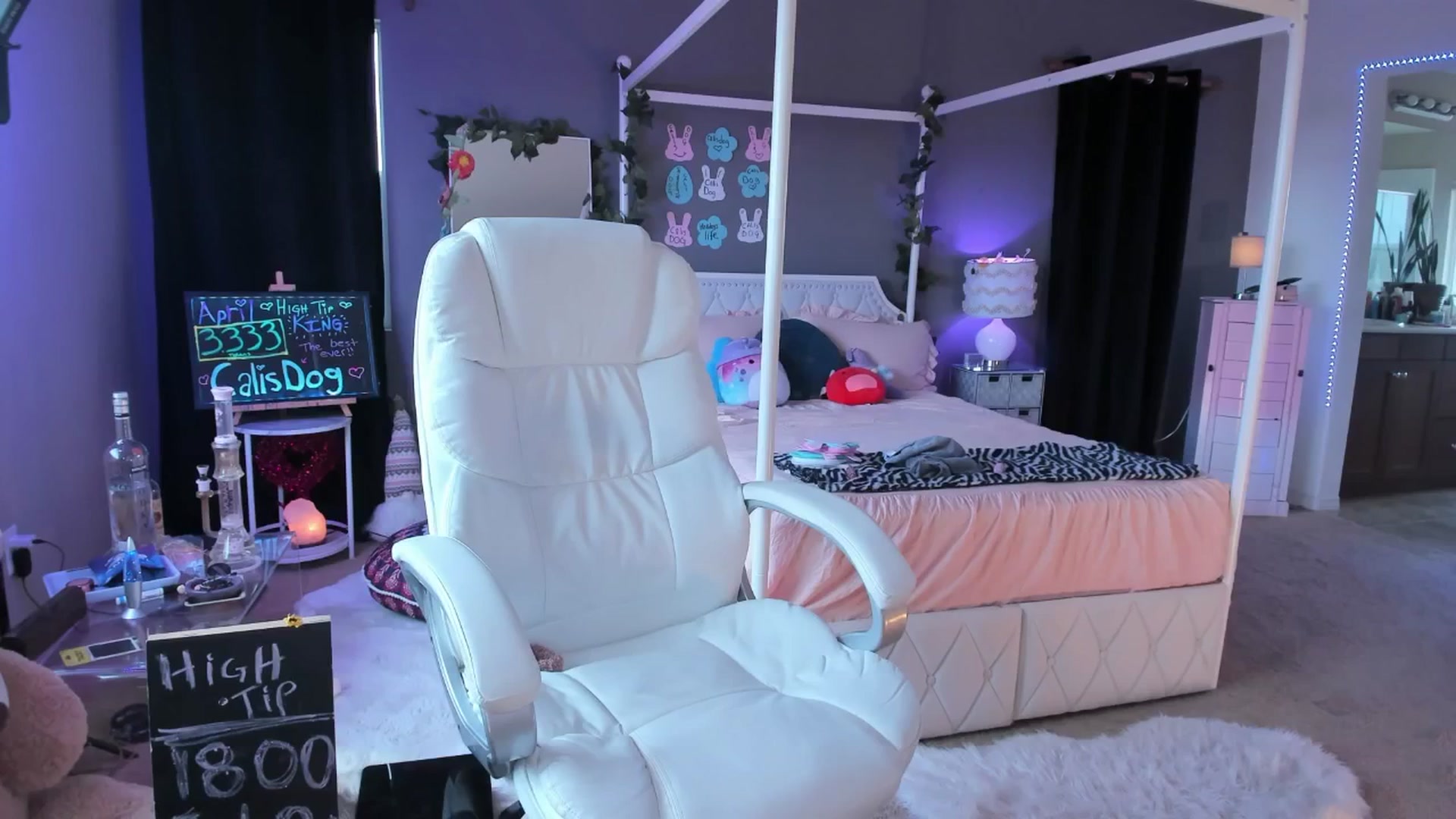 Gallery image thumbnail from CaliPassion's myfreecams stream on, 04/16/2025, 03:12 image 1 of 20