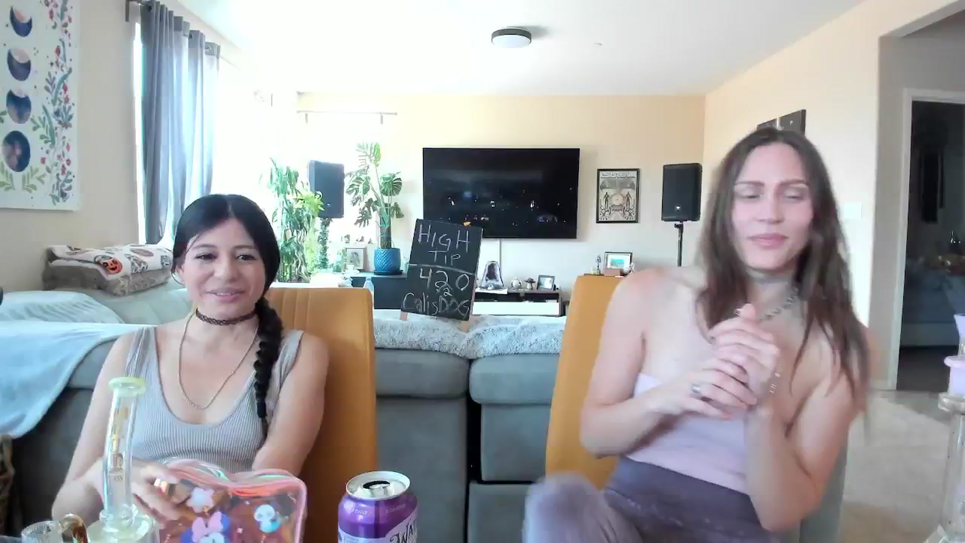 Gallery image thumbnail from CaliPassion's myfreecams stream on, 04/24/2025, 20:23 image 8 of 20