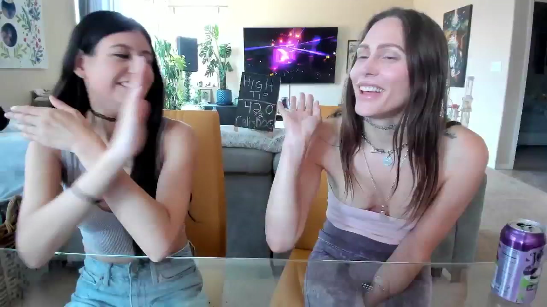 Gallery image thumbnail from CaliPassion's myfreecams stream on, 04/24/2025, 20:23 image 16 of 20