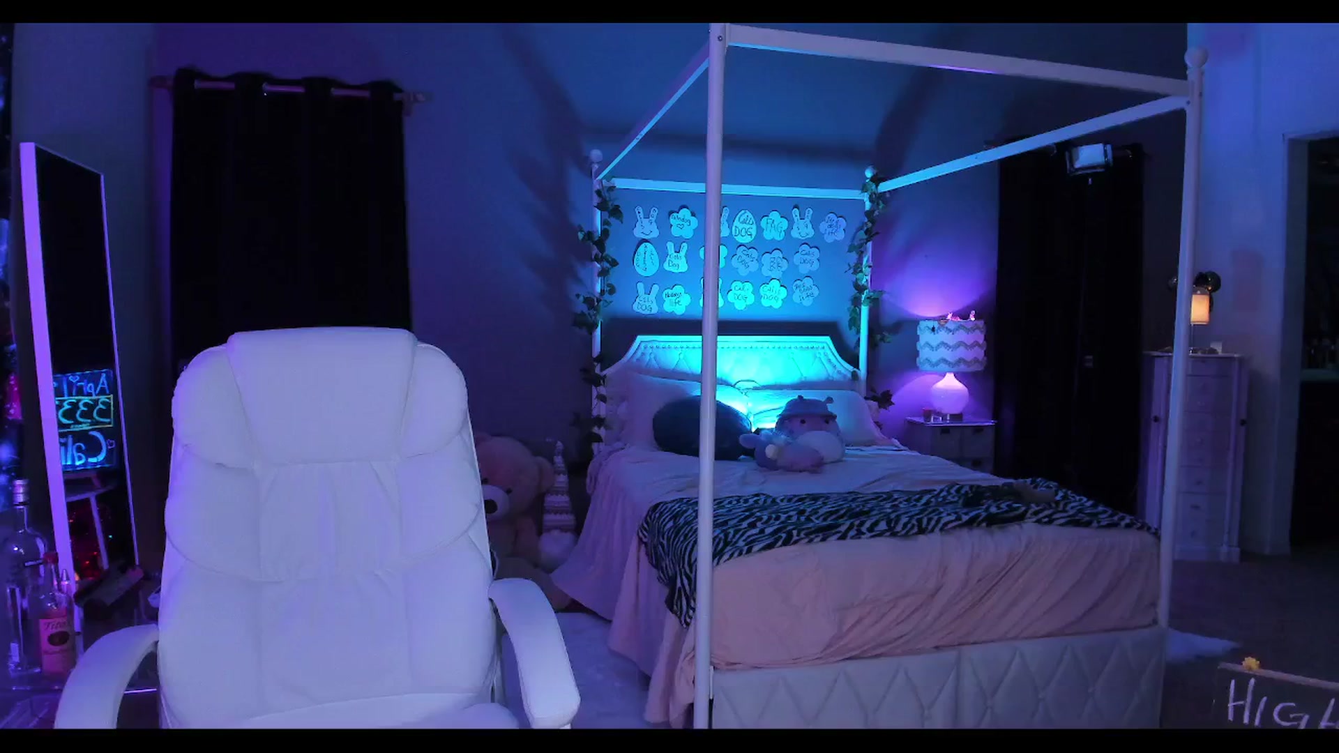 Gallery image thumbnail from CaliPassion's myfreecams stream on, 05/06/2025, 04:54 image 11 of 20