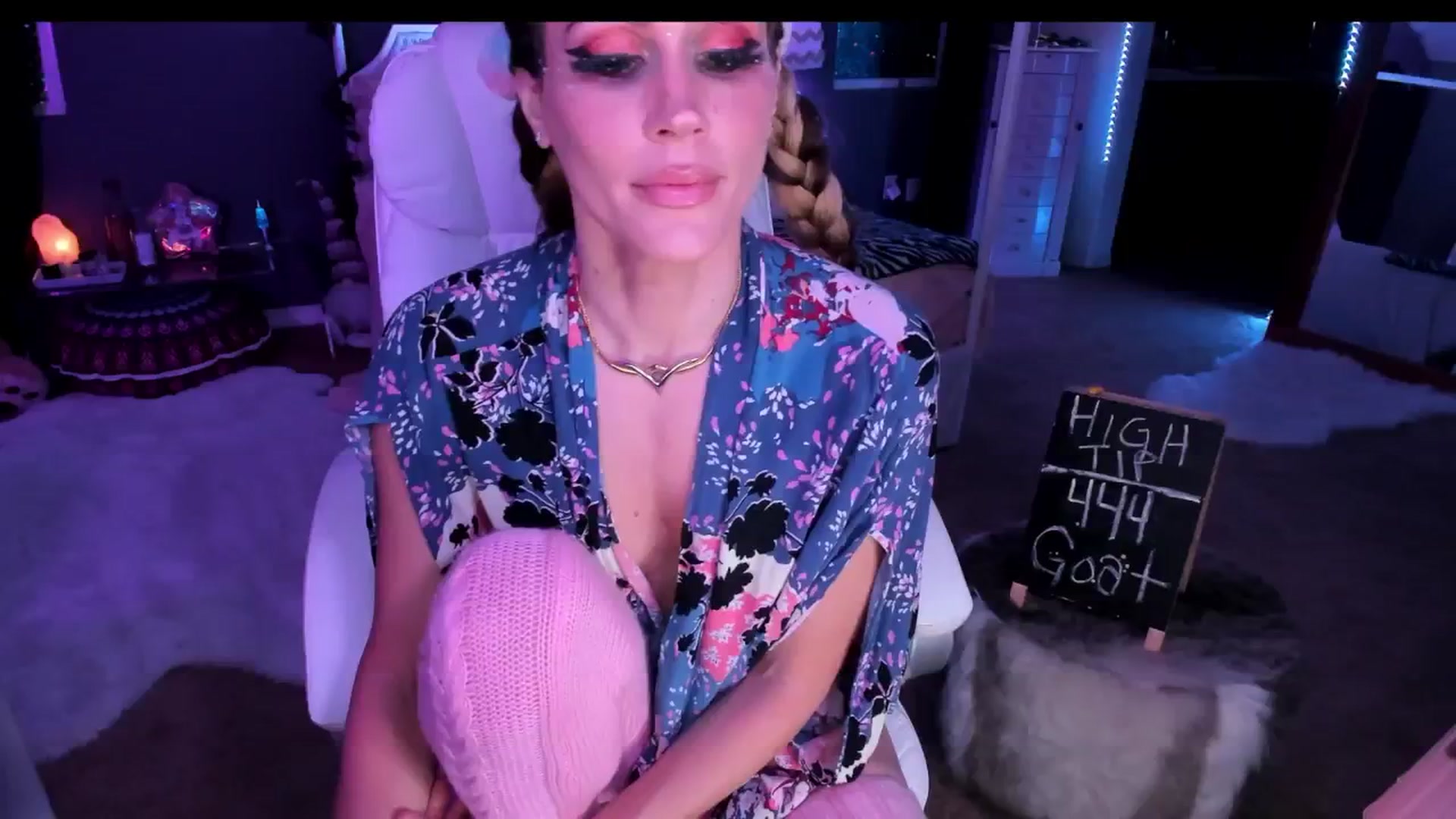 Gallery image thumbnail from CaliPassion's myfreecams stream on, 05/21/2025, 05:18 image 7 of 20